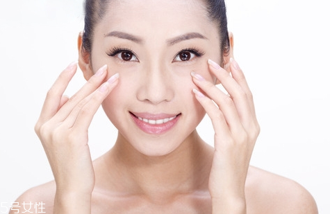 涂了眼霜眼睛周圍刺痛怎么回事 擦眼霜眼睛周圍刺痛 涂了眼霜眼睛周圍刺痛怎么回事 擦眼霜眼睛周圍刺痛