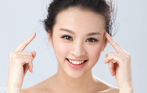 涂了眼霜眼睛周圍刺痛怎么回事 擦眼霜眼睛周圍刺痛 涂了眼霜眼睛周圍刺痛怎么回事 擦眼霜眼睛周圍刺痛