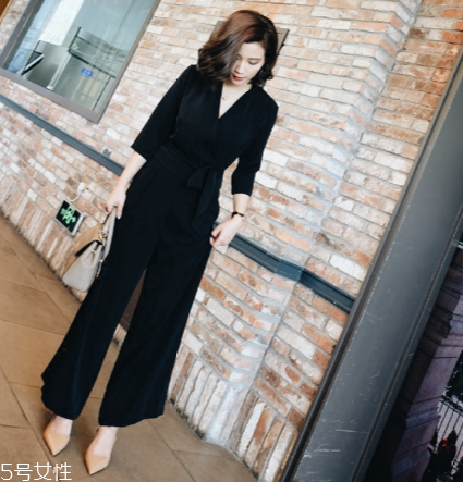 連體褲搭配什么鞋子好看？連體褲搭配訣竅