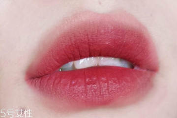 香奈兒印記唇釉哪個(gè)色號最火 香奈兒印記唇釉最經(jīng)典色 香奈兒印記唇釉哪個(gè)色號最火 香奈兒印記唇釉最經(jīng)典色