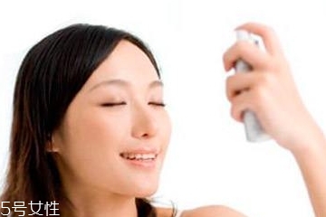 化妝水二次清潔怎么用？怎么用化妝水做二次清潔？