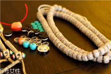 星月菩提可以用水洗嗎？星月菩提手串能沾水嗎？