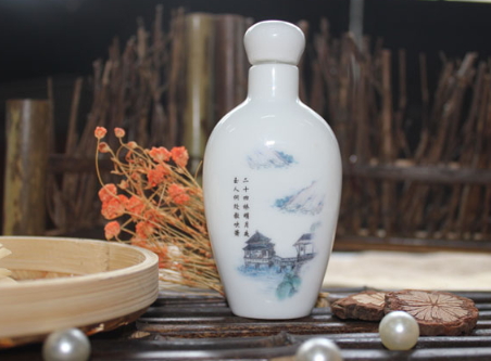 謝馥春桂花頭油和愛茉莉護(hù)發(fā)精油哪個(gè)好 謝馥春桂花頭油和愛茉莉護(hù)發(fā)精油哪個(gè)好