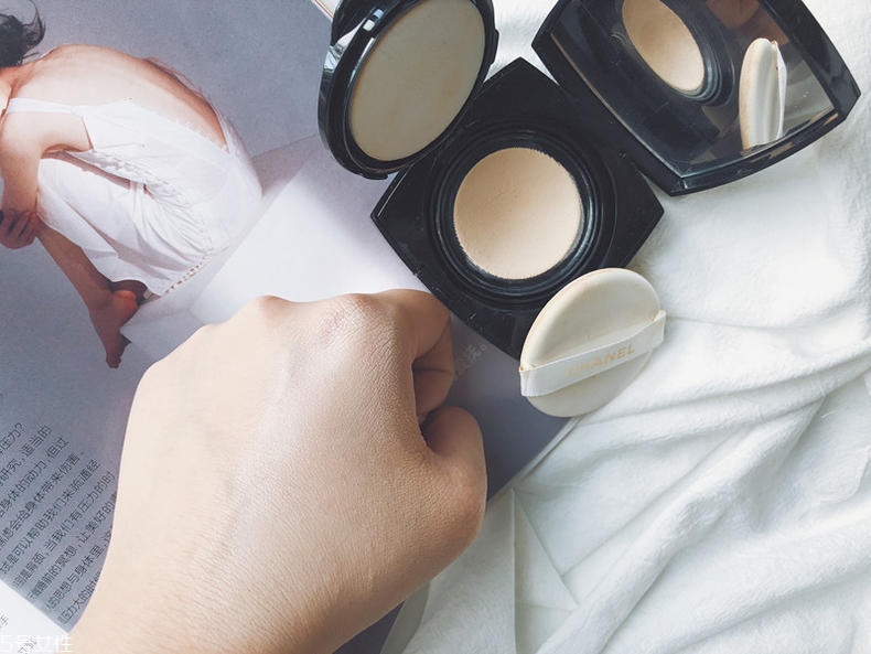 香奈兒果凍氣墊好用嗎 香奈兒果凍氣墊適合干皮膚嗎 香奈兒果凍氣墊好用嗎 香奈兒果凍氣墊適合干皮膚嗎