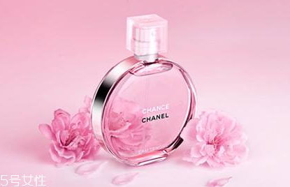 香水噴在手上怎么去除 手上香水味的去除方法 香水噴在手上怎么去除 手上香水味的去除方法