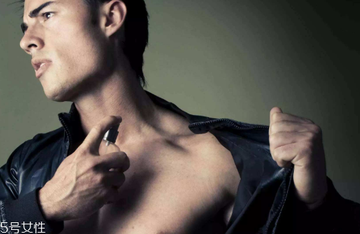 香水會(huì)導(dǎo)致男性不育嗎 香水對(duì)生育的影響 香水會(huì)導(dǎo)致男性不育嗎 香水對(duì)生育的影響