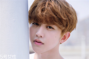 2018男生劉海發(fā)型有哪些 2018新款男生劉海發(fā)型 2018男生劉海發(fā)型有哪些 2018新款男生劉海發(fā)型