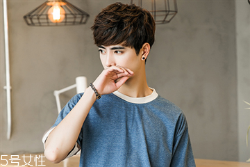 男生什么發(fā)型顯臉小 男生顯臉小的發(fā)型 男生什么發(fā)型顯臉小 男生顯臉小的發(fā)型