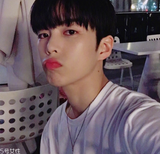 男生什么發(fā)型顯臉小 男生顯臉小的發(fā)型 男生什么發(fā)型顯臉小 男生顯臉小的發(fā)型