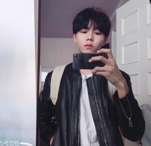 男生什么發(fā)型顯臉小 男生顯臉小的發(fā)型 男生什么發(fā)型顯臉小 男生顯臉小的發(fā)型