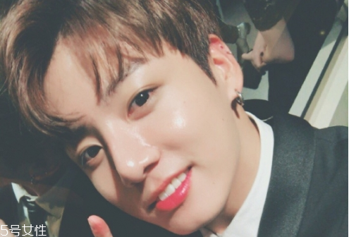 男生怎么戴發(fā)帶 男生戴發(fā)帶的發(fā)型 男生怎么戴發(fā)帶 男生戴發(fā)帶的發(fā)型