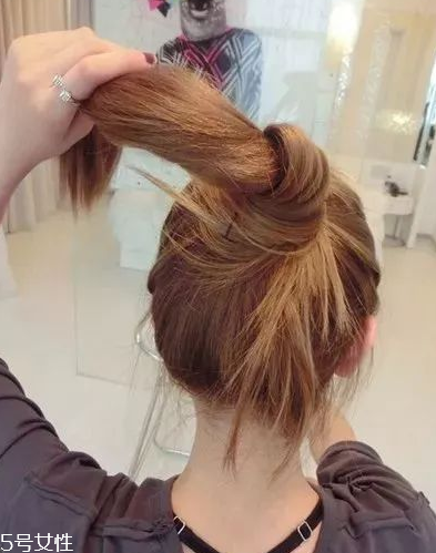 圓臉丸子頭怎么扎好看 圓臉怎么扎丸子頭 圓臉丸子頭怎么扎好看 圓臉怎么扎丸子頭