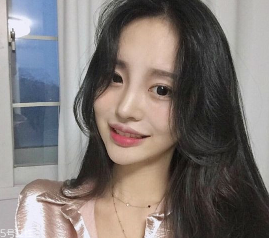 今年流行什么劉海2022 2022女生劉海發(fā)型圖片 今年流行什么劉海2022 2022女生劉海發(fā)型圖片