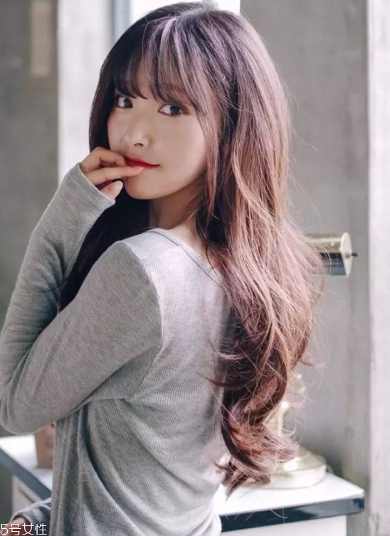 額頭高的女生適合什么發(fā)型 高額頭女生適合發(fā)型 額頭高的女生適合什么發(fā)型 高額頭女生適合發(fā)型