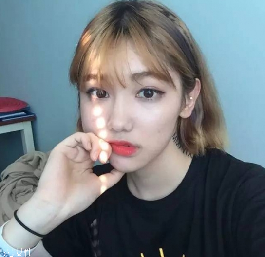 額頭高的女生適合什么發(fā)型 高額頭女生適合發(fā)型 額頭高的女生適合什么發(fā)型 高額頭女生適合發(fā)型