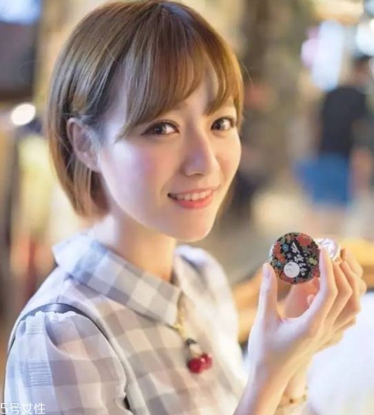 額頭高的女生適合什么發(fā)型 高額頭女生適合發(fā)型 額頭高的女生適合什么發(fā)型 高額頭女生適合發(fā)型