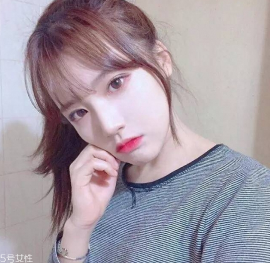 額頭高的女生適合什么發(fā)型 高額頭女生適合發(fā)型 額頭高的女生適合什么發(fā)型 高額頭女生適合發(fā)型