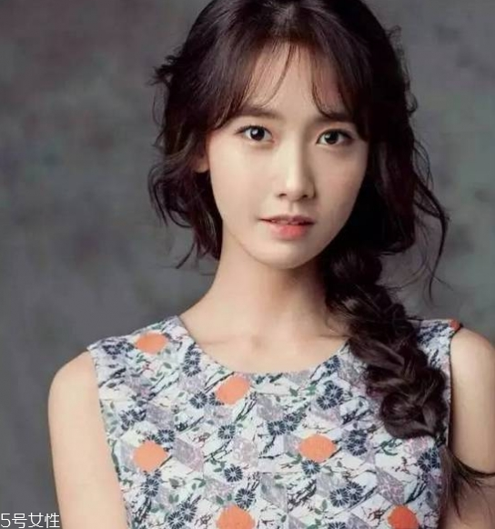 額頭高的女生適合什么發(fā)型 高額頭女生適合發(fā)型 額頭高的女生適合什么發(fā)型 高額頭女生適合發(fā)型