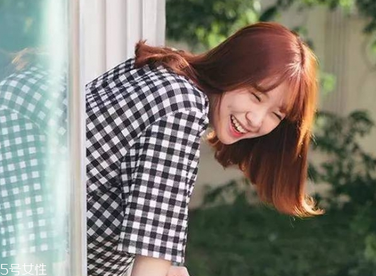 額頭高的女生適合什么發(fā)型 高額頭女生適合發(fā)型 額頭高的女生適合什么發(fā)型 高額頭女生適合發(fā)型