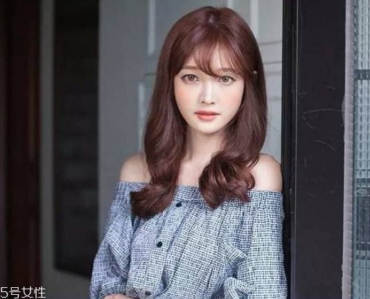 額頭高的女生適合什么發(fā)型 高額頭女生適合發(fā)型 額頭高的女生適合什么發(fā)型 高額頭女生適合發(fā)型