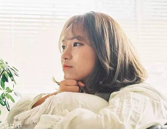 額頭高的女生適合什么發(fā)型 高額頭女生適合發(fā)型 額頭高的女生適合什么發(fā)型 高額頭女生適合發(fā)型