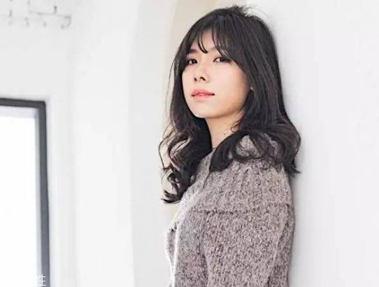 額頭高的女生適合什么發(fā)型 高額頭女生適合發(fā)型 額頭高的女生適合什么發(fā)型 高額頭女生適合發(fā)型