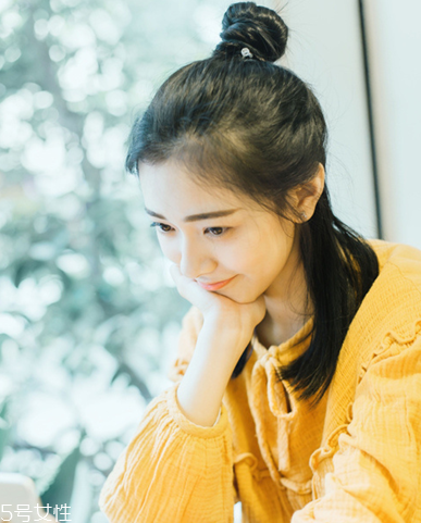 額頭高的女生適合什么發(fā)型 高額頭女生適合發(fā)型 額頭高的女生適合什么發(fā)型 高額頭女生適合發(fā)型