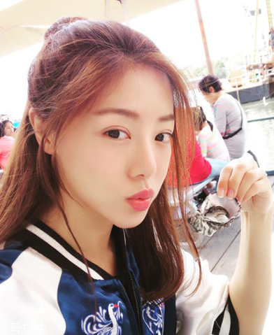 額頭高的女生適合什么發(fā)型 高額頭女生適合發(fā)型 額頭高的女生適合什么發(fā)型 高額頭女生適合發(fā)型