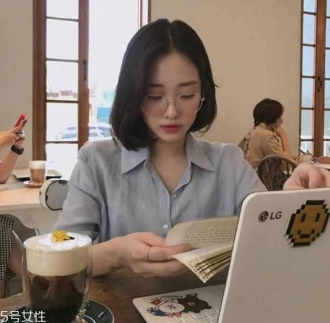 額頭高的女生適合什么發(fā)型 高額頭女生適合發(fā)型 額頭高的女生適合什么發(fā)型 高額頭女生適合發(fā)型