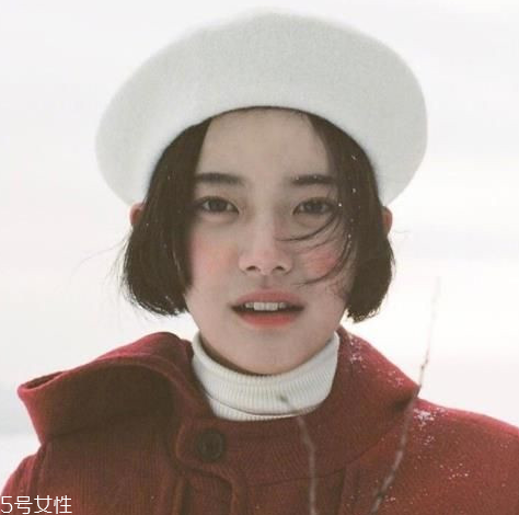 額頭高的女生適合什么發(fā)型 高額頭女生適合發(fā)型 額頭高的女生適合什么發(fā)型 高額頭女生適合發(fā)型