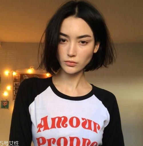 額頭高的女生適合什么發(fā)型 高額頭女生適合發(fā)型 額頭高的女生適合什么發(fā)型 高額頭女生適合發(fā)型