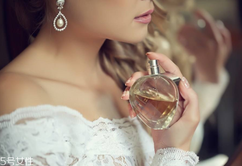 香水怎么試香 香水的試香方法 香水怎么試香 香水的試香方法