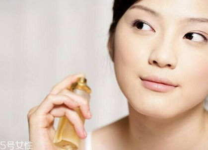 香水在高溫下會(huì)怎么樣 香水高溫會(huì)變質(zhì)嗎 香水在高溫下會(huì)怎么樣 香水高溫會(huì)變質(zhì)嗎