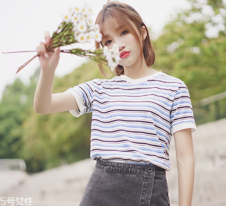 2022年流行什么樣的t恤？2022年流行t恤款式推薦