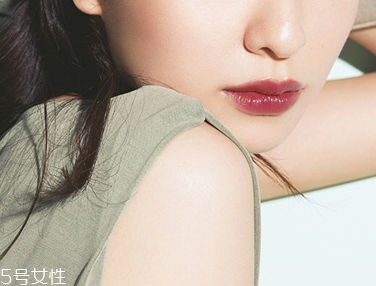 口紅弄到墻上怎么去掉？墻上口紅印怎么去掉？