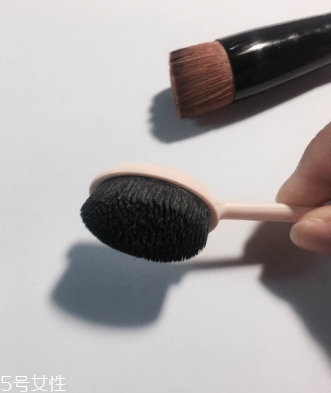 資生堂131粉底刷和espoir粉底刷哪個(gè)好 資生堂131粉底刷和espoir粉底刷哪個(gè)好