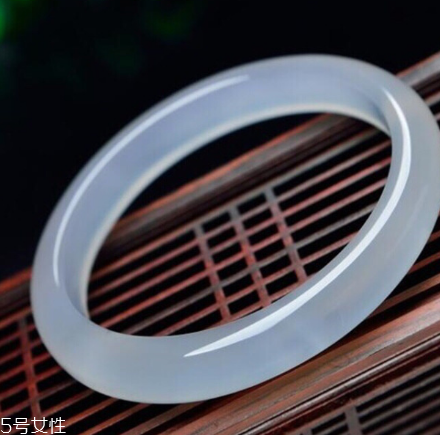 玉髓手鐲一般多少錢？玉髓手鐲市場(chǎng)價(jià)格