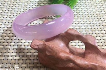 玉髓手鐲什么顏色好？玉髓手鐲顏色推薦