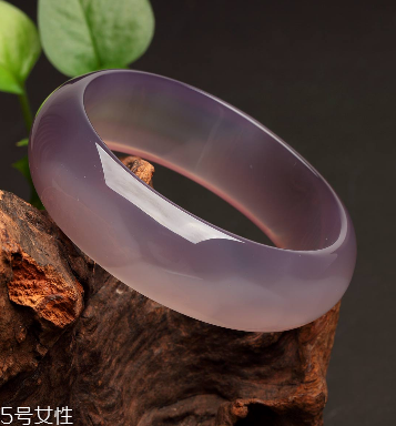 玉髓手鐲戴哪只手？玉髓手鐲戴左手還是右手？