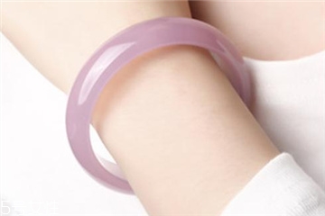 玉髓手鐲戴哪只手？玉髓手鐲戴左手還是右手？