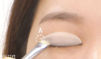 下垂眼怎么畫眼影 下垂眼眼影畫法 下垂眼怎么畫眼影 下垂眼眼影畫法