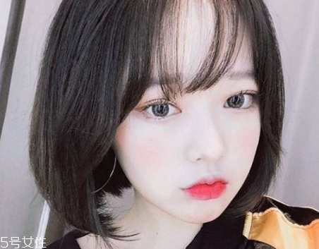 齊劉海怎么變空氣劉海 齊劉海變空氣劉海圖解 齊劉海怎么變空氣劉海 齊劉海變空氣劉海圖解