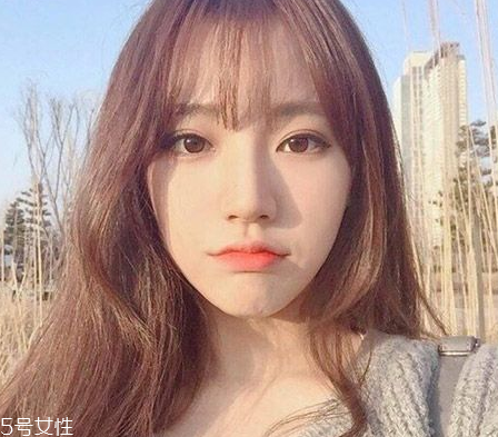 齊劉海怎么變空氣劉海 齊劉海變空氣劉海圖解 齊劉海怎么變空氣劉海 齊劉海變空氣劉海圖解