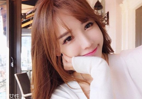 齊劉海怎么變空氣劉海 齊劉海變空氣劉海圖解 齊劉海怎么變空氣劉海 齊劉海變空氣劉海圖解