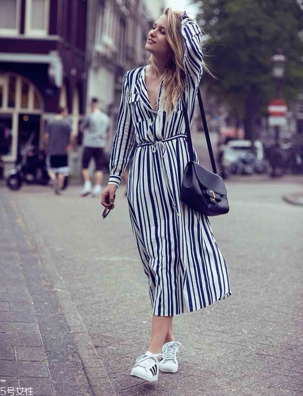 無袖襯衫裙怎么搭配 無袖襯衫裙搭配圖片 無袖襯衫裙怎么搭配 無袖襯衫裙搭配圖片