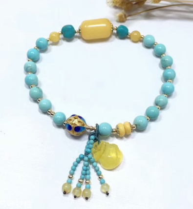 綠松石可以戴著洗澡嗎？綠松石手串洗澡要摘嗎？