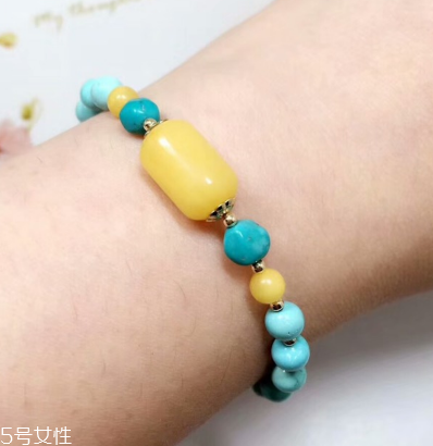 綠松石可以戴著洗澡嗎？綠松石手串洗澡要摘嗎？