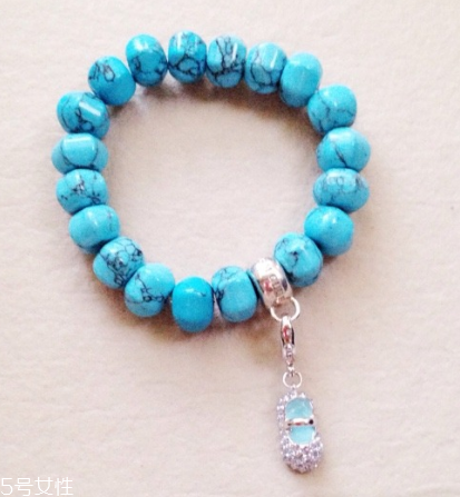 綠松石發(fā)黃怎么回事？綠松石手串發(fā)黃了怎么處理？