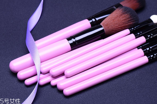 洗臉皂可以洗化妝刷嗎？洗臉皂清洗化妝刷的方法