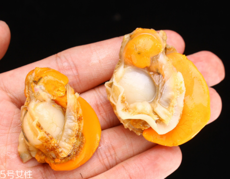 扇貝肉哪里不能吃？扇貝的月牙紅可以吃嗎？